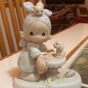 Vintage pastel color Precious moments” cleaning up” C.1983